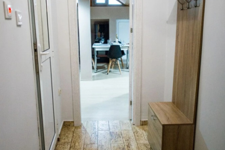 Room 5 of 12
