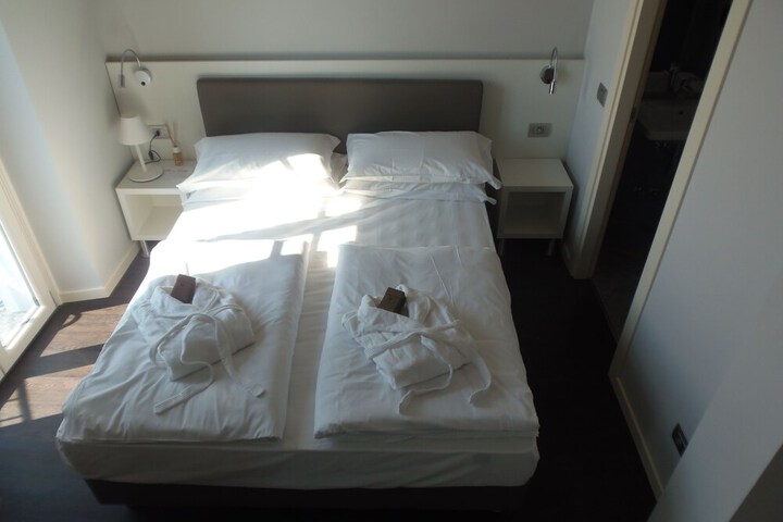 Room 13 of 64