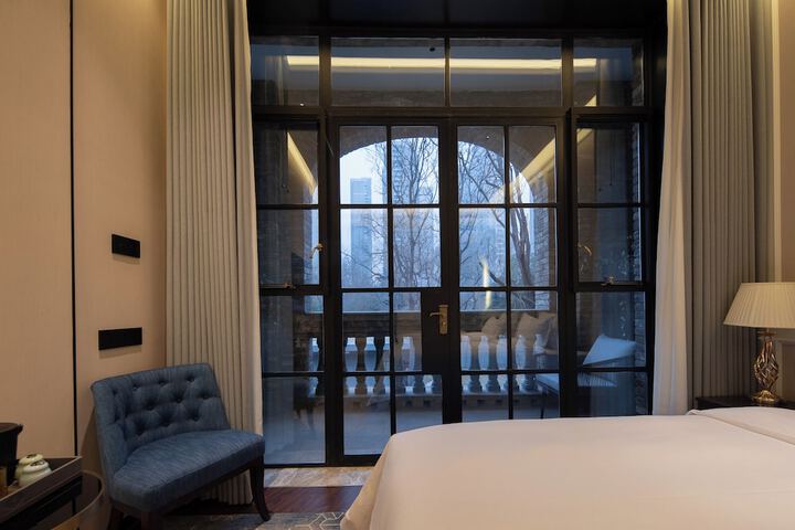 Room 16 of 66