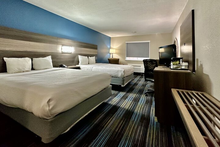 2 Queen Beds (8 of 8)