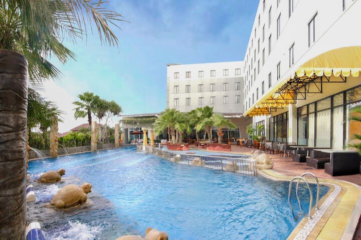 Pools & Facilities