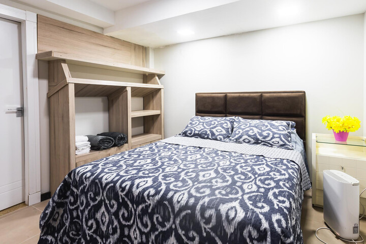 Room 2 of 5