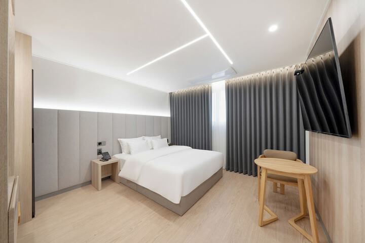 Room 2 of 17