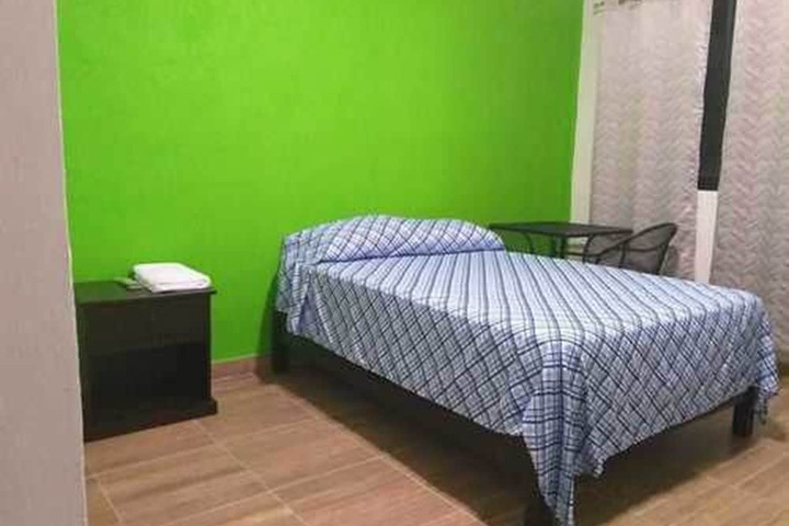 Room 10 of 18