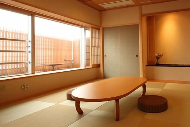 Room 10 of 30