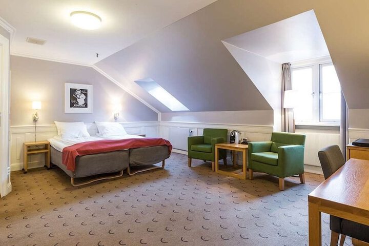 Room 12 of 62