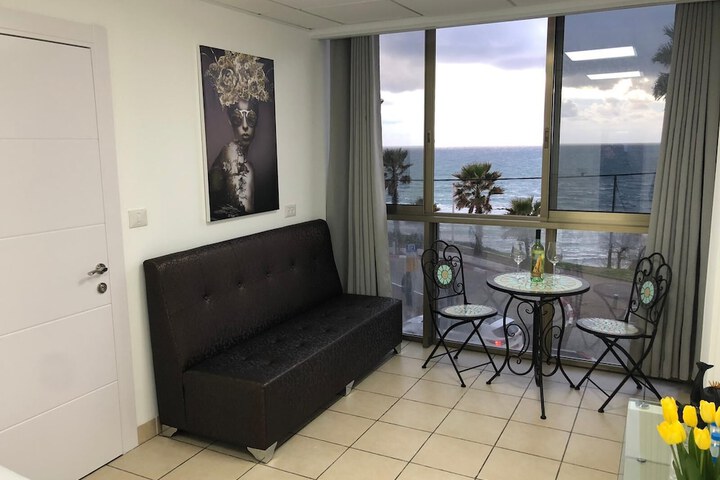 Room 7 of 140