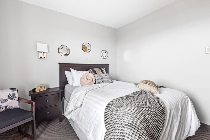 Room 11 of 30