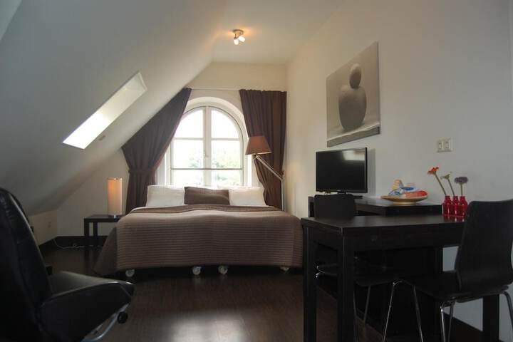Room 3 of 38