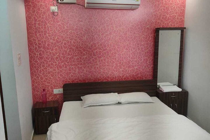 Room 27 of 38