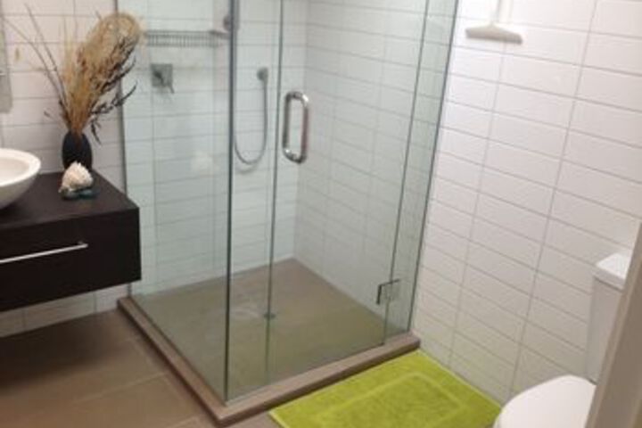 Room 4 of 18