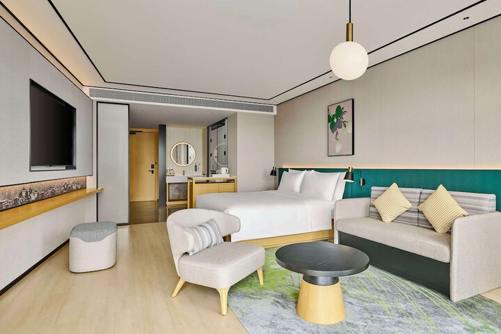 Room 15 of 42