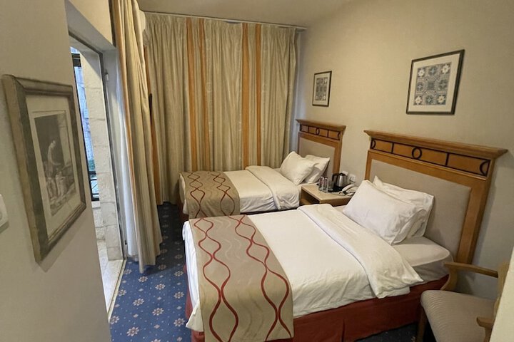 Room 28 of 47