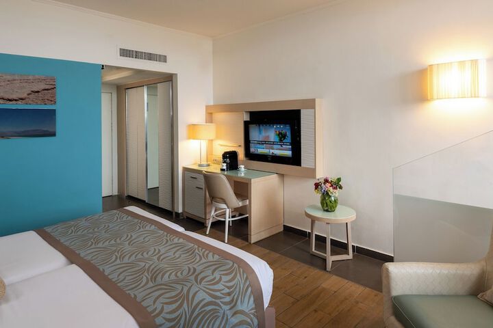 Room 37 of 106
