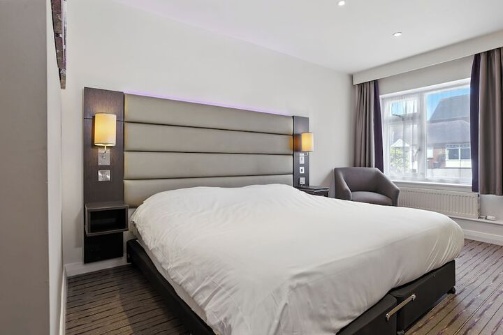 Room 5 of 32