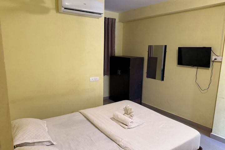 Room 8 of 25