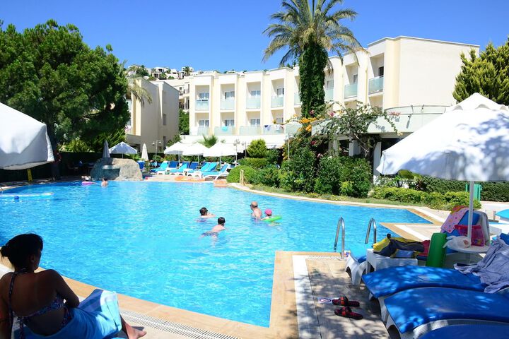 Hotel with Pool