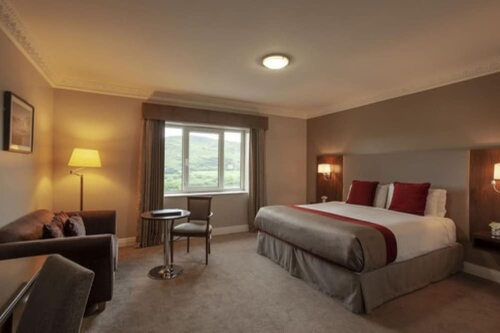 Room 6 of 52