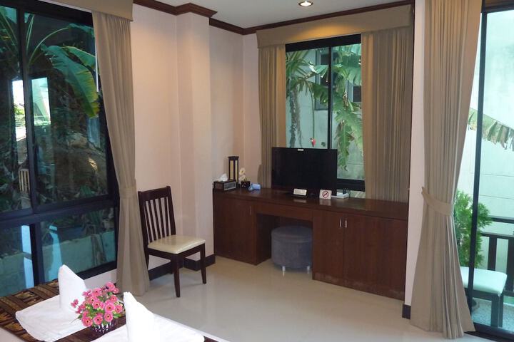 Room 6 of 34