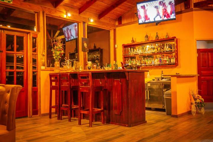 Lounge 70 of 90