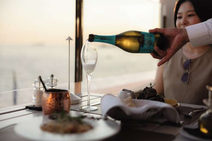 Dining 95 of 103
