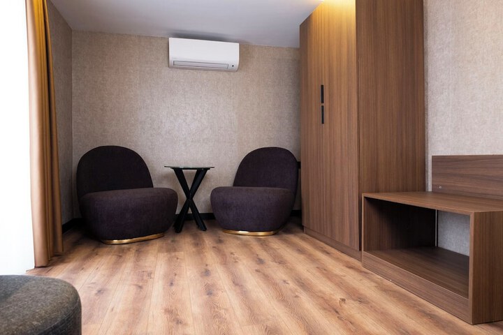 Room 11 of 64