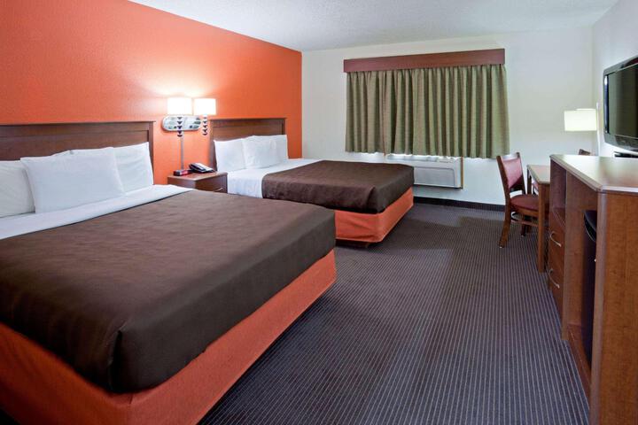 2 Queen Beds (3 of 13)