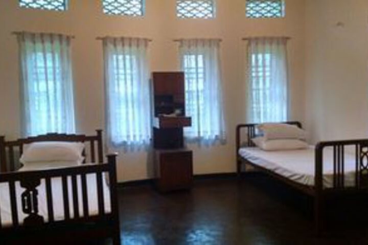 Room 6 of 11