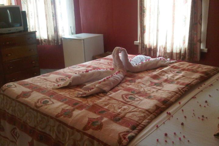 Room 5 of 33