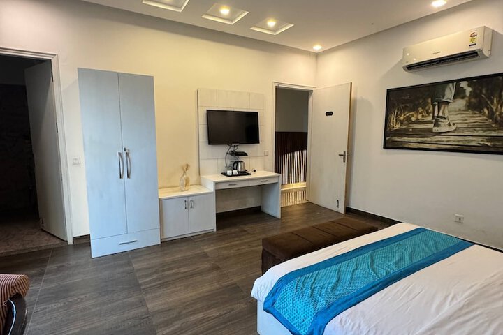 Room 3 of 30