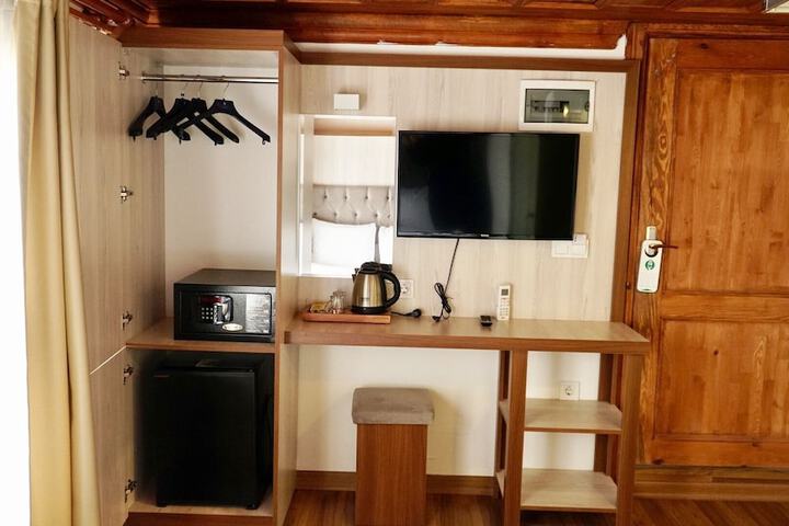 Room 30 of 52