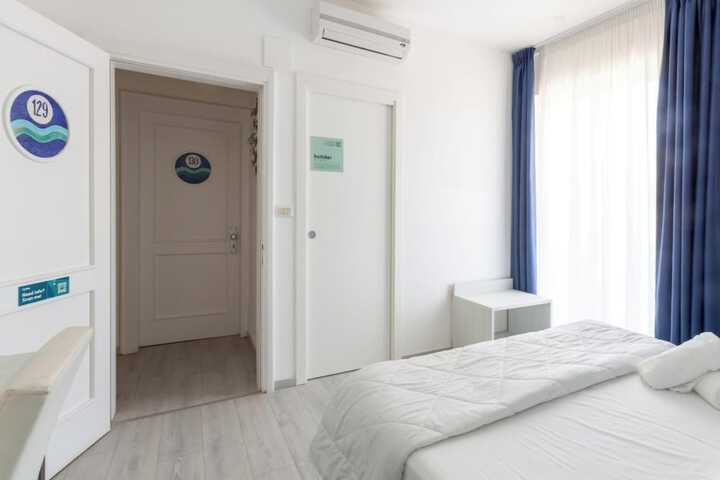 Room 27 of 49