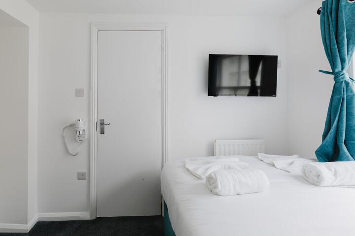 Room 14 of 122