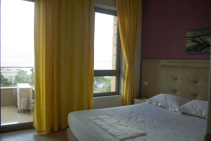 Room 10 of 84