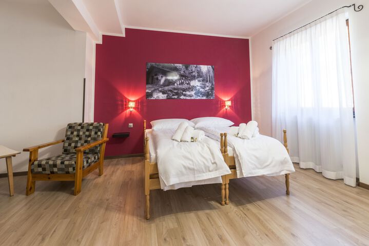 Room 6 of 11