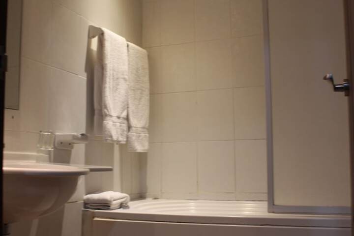 Room 33 of 71