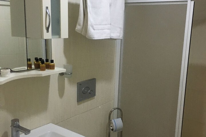 Room 64 of 104