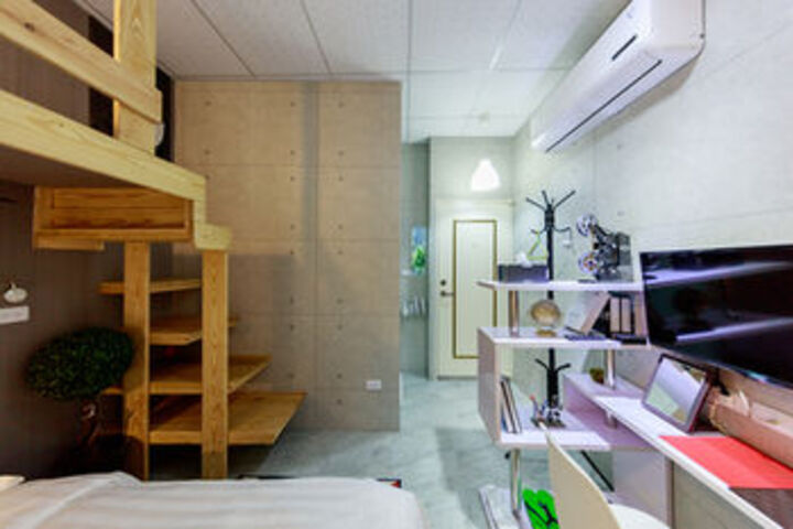 Room 13 of 25