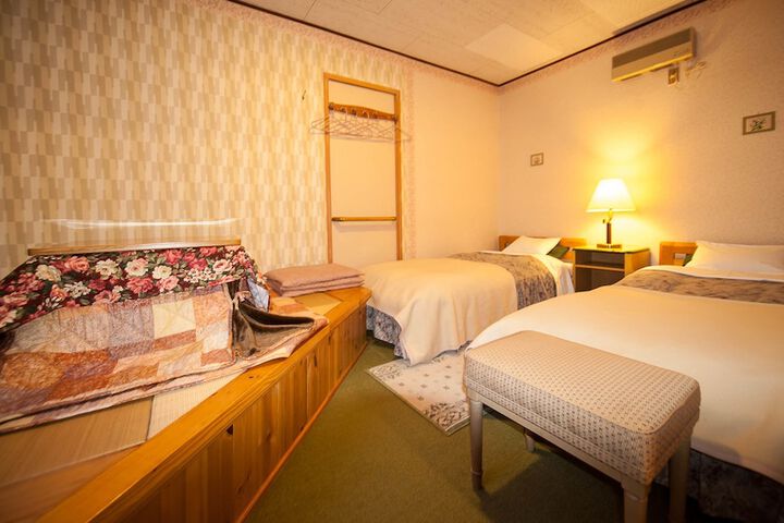Room 5 of 77