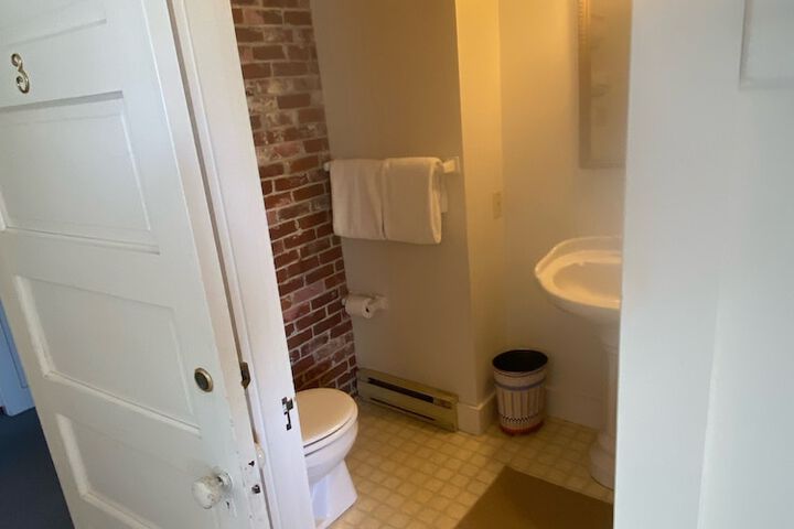 Room 146 of 205