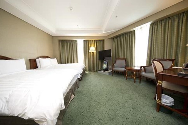 Room 14 of 38