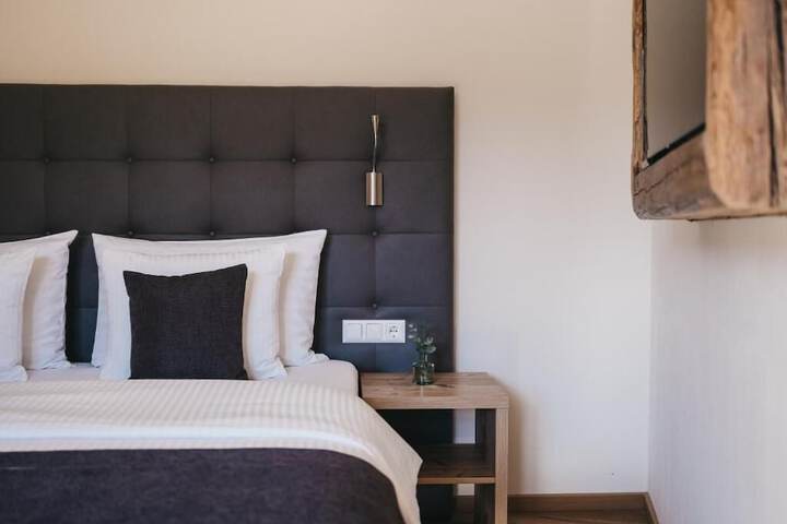 Room 4 of 49