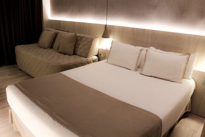 Room 8 of 35