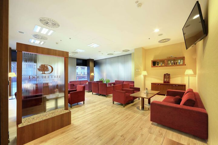 Lounge 54 of 114