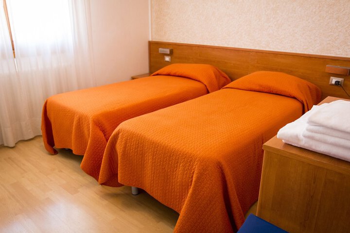 Room 4 of 79