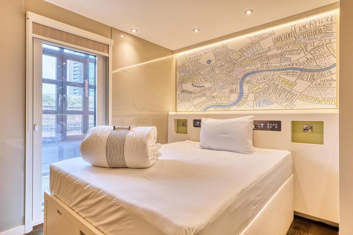 Room 4 of 15