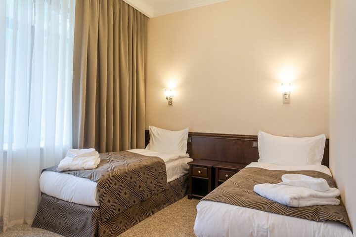 Room 4 of 28