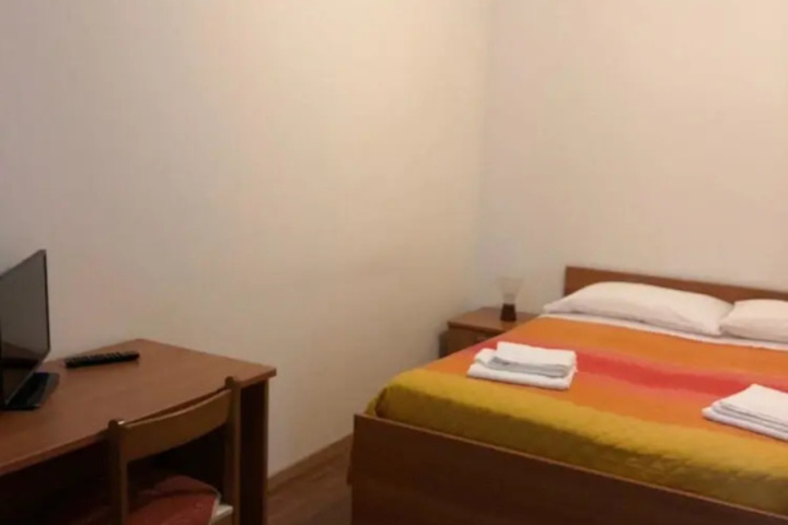 Room 11 of 22