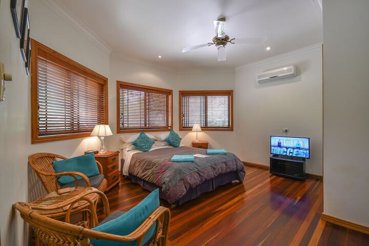Room 6 of 26