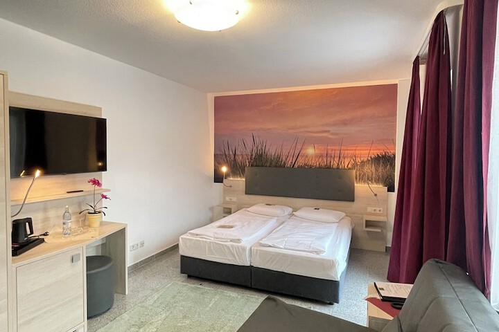 Room 8 of 36